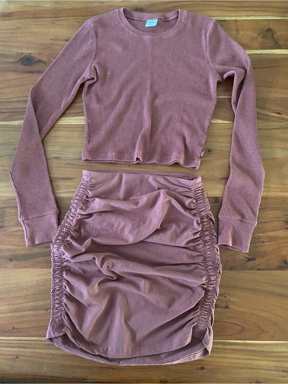 Aritzia TNA set Mauve Ruched Mini Skirt - top